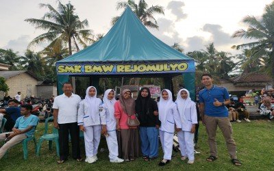 kegiatan ngepam (penjagaan dan pertolongan pertama) SMK BMW REJOMULYO Pasir Sakti Jurusan Asisten Keperawatan pada acara ulang tahun Desa Gedung Ringin tahun 2025.
