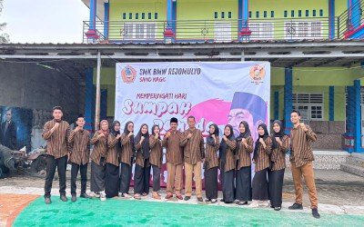 KELUARAG BESAR SMK BMW REJOMULYO MEMPERINGATI HARI SUMPAH PEMUDA PADA TANGGAL 28 OKTOBER 2025
