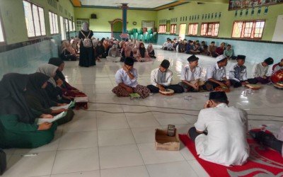 KELUARGA BESAR SMK BMW REJOMULYO MEMPERINGATI MAULID NABI MUHAMMAD SAW. TAHUN 2025