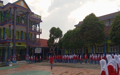 KEGIATAN UPACARA SETIAP HARI SENIN DENGAN TEMA 