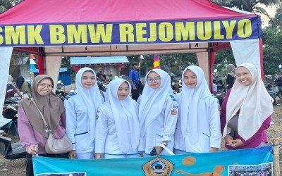 kegiatan ngepam (penjagaan dan pertolongan pertama) SMK BMW REJOMULYO Pasir Sakti Jurusan Asisten Keperawatan pada acara ulang tahun Desa Mulyo Sari Kecamatan pasir Sakti tahun 2025.